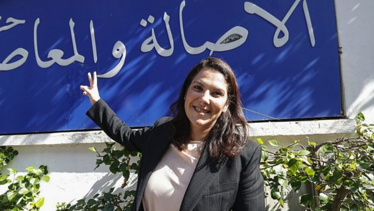 A primeira primeira-ministra do Marrocos fica entre o rei, os clérigos e as feministas