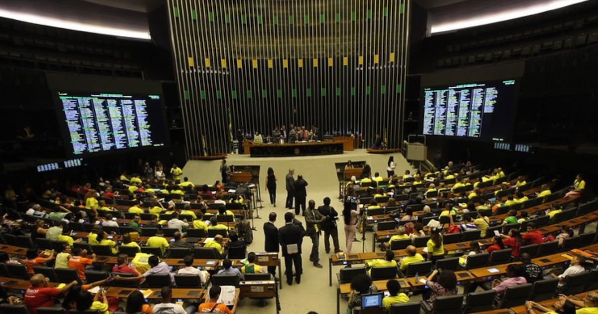 Ex-deputados voltam à Câmara após mudanças e até derrotas eleitorais