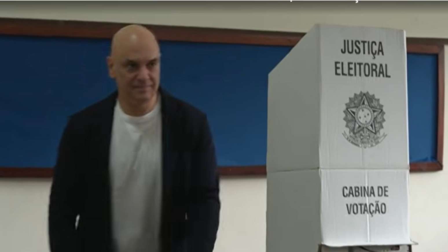 Alexandre de Moraes, ministro do STF, votou em SP neste domingo, 25