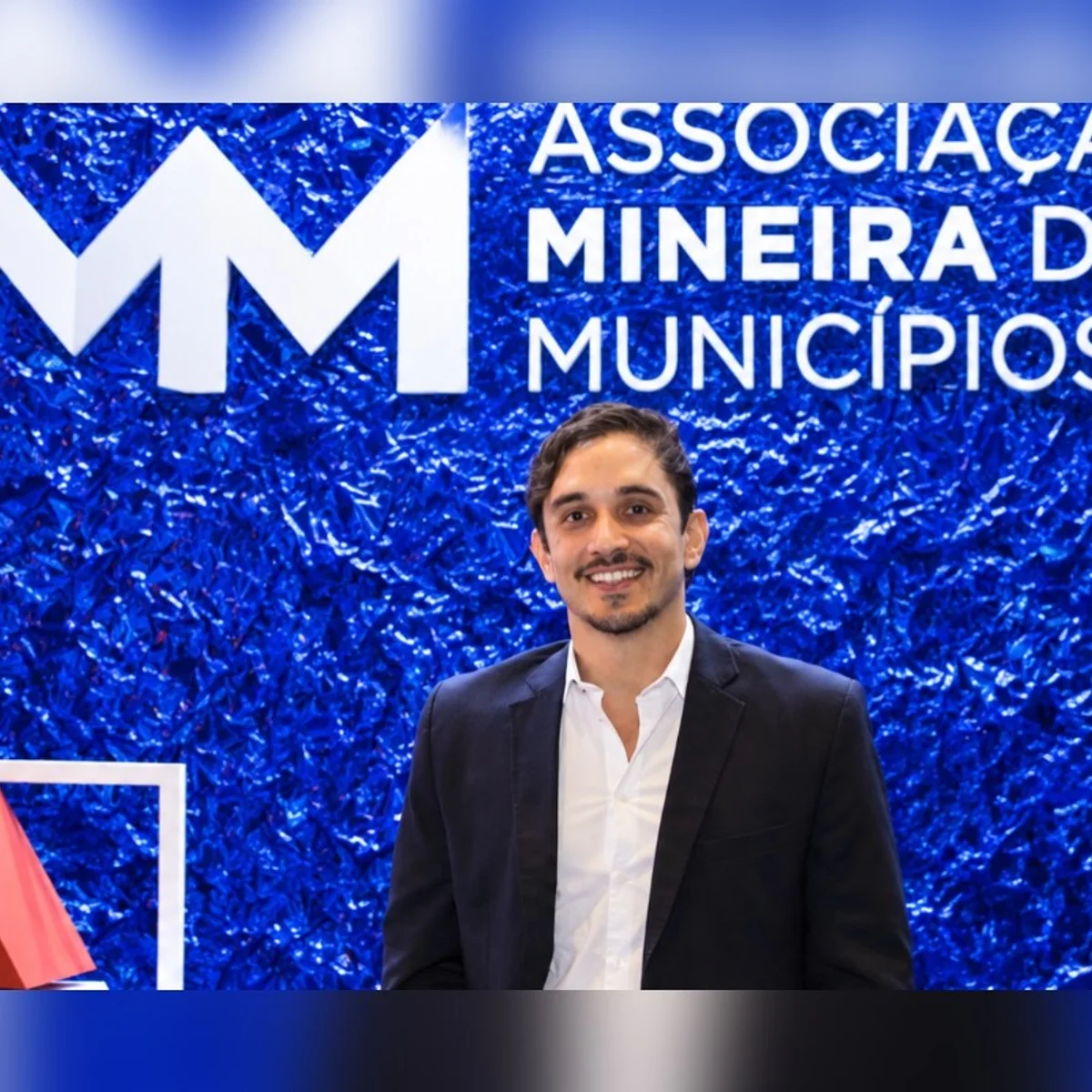 Lula ganha apoio do presidente da AMM, que integra transição de Cleitinho