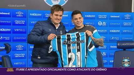 Iturbe é apresentado oficialmente como atacante do Grêmio