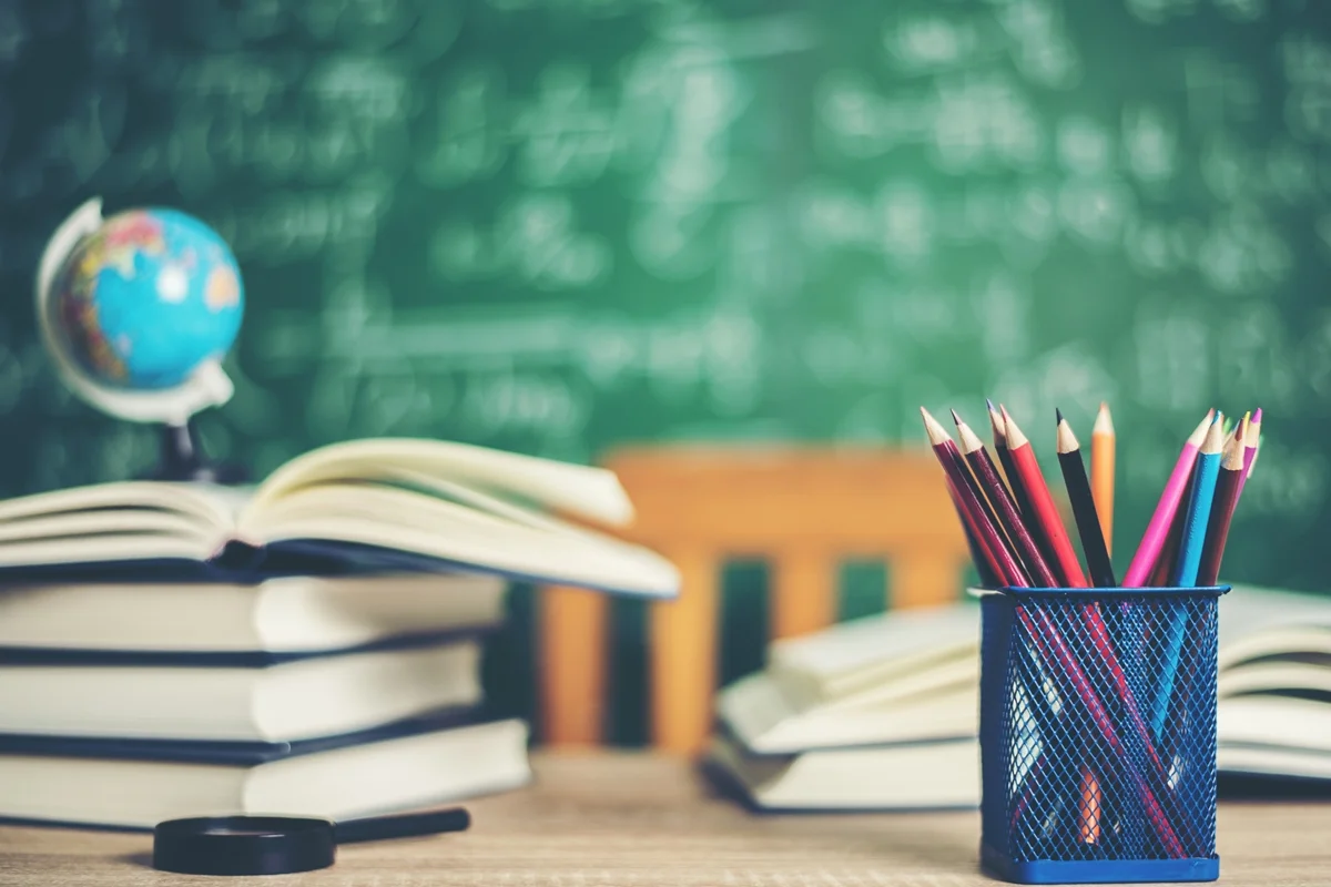 Mais um ano de escola pode reduzir risco de Alzheimer e demência no futuro