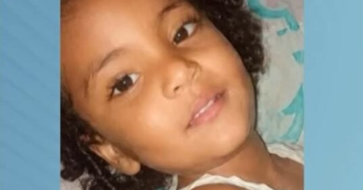 Criança brincava na porta de casa antes de ser encontrada morta em piscina de vizinho no RJ