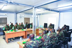 Senior Kenyan military commander visits troops serving under AUSSOM in Kismayo