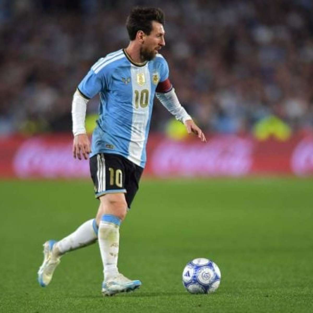 Jornais se derretem por Messi em despedida: "Melhor até o último dia"