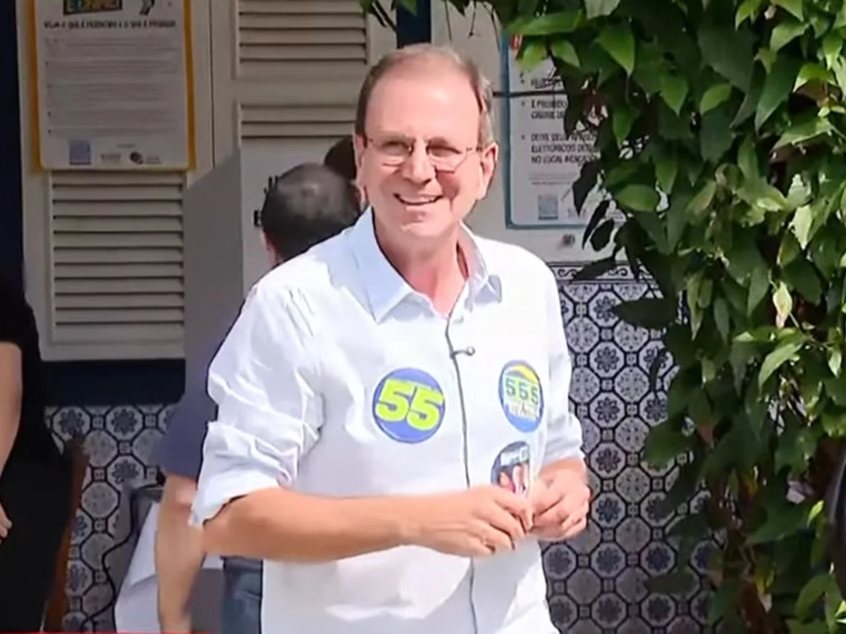 Eleições 2026: candidato pelo PSD, Eduardo Paes vota no Rio e prega mudança