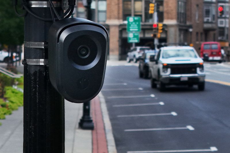 Exclusivo - A startup de vigilância por IA Flock Safety vai demitir várias centenas de funcionários em meio a críticas, dizem fontes.