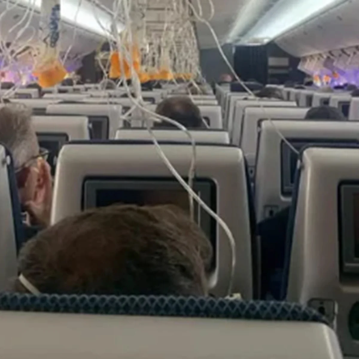 Avião perde 8 mil metros de altitude e volta para Londres após emergência
