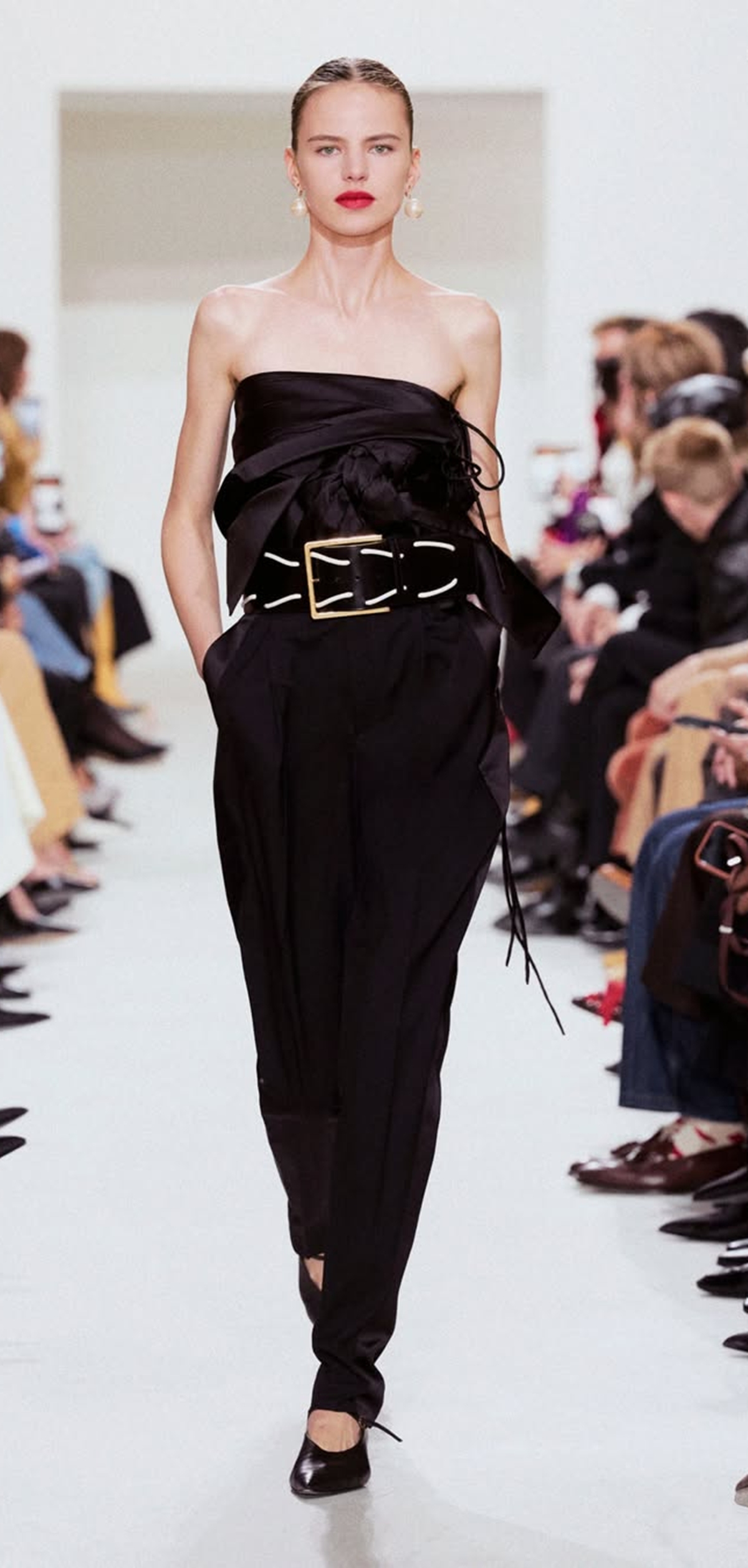 Celine resgata referências dos anos 1980 e do grunge no Paris Fashion Week