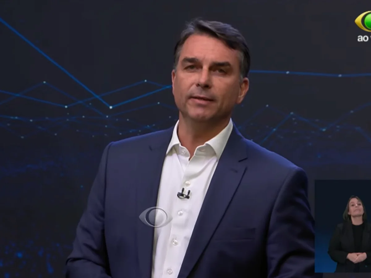 Flávio libera sigilos ao TSE e desafia Lula a abrir cartão corporativo