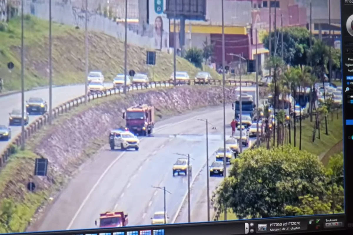 Imagem da matéria: EPTG é parcialmente interditada após derramamento de óleo na pista