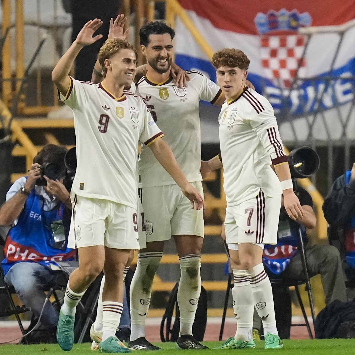 Espanha vira na Croácia com gols do talismã Merino, amplia série invicta e avança na Liga das Nações