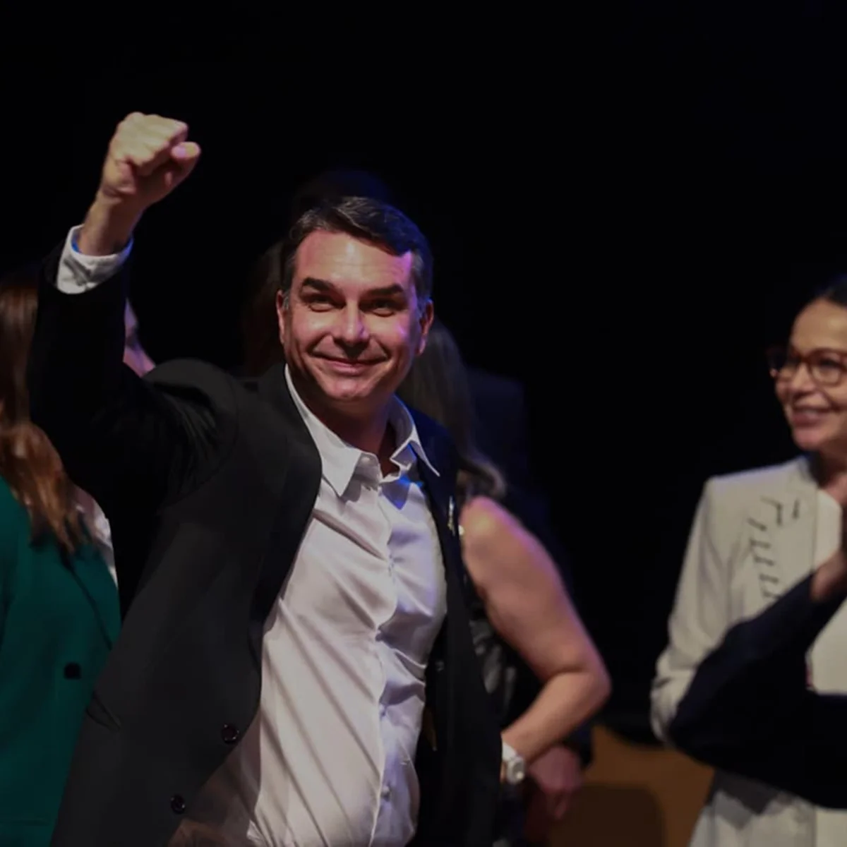 Bancada do agro declara apoio a Flávio Bolsonaro ainda no 1º turno