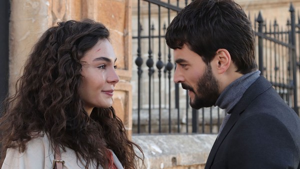 12 séries turcas com romances tão bons que curam até coração partido