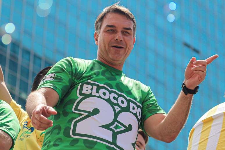 Governo de Donald Trump concederá visto para Flávio Bolsonaro entrar nos EUA