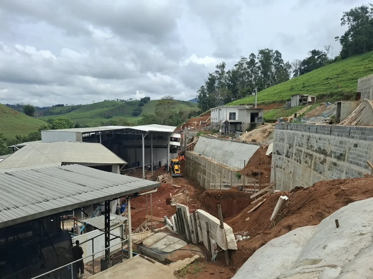 MG: dois morrem soterrados em obra de contenção de talude em Maripá