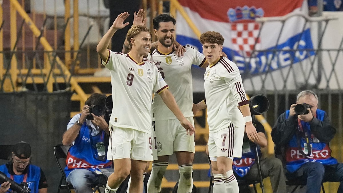 Espanha vira na Croácia com gols do talismã Merino, amplia série invicta e avança na Liga das Nações