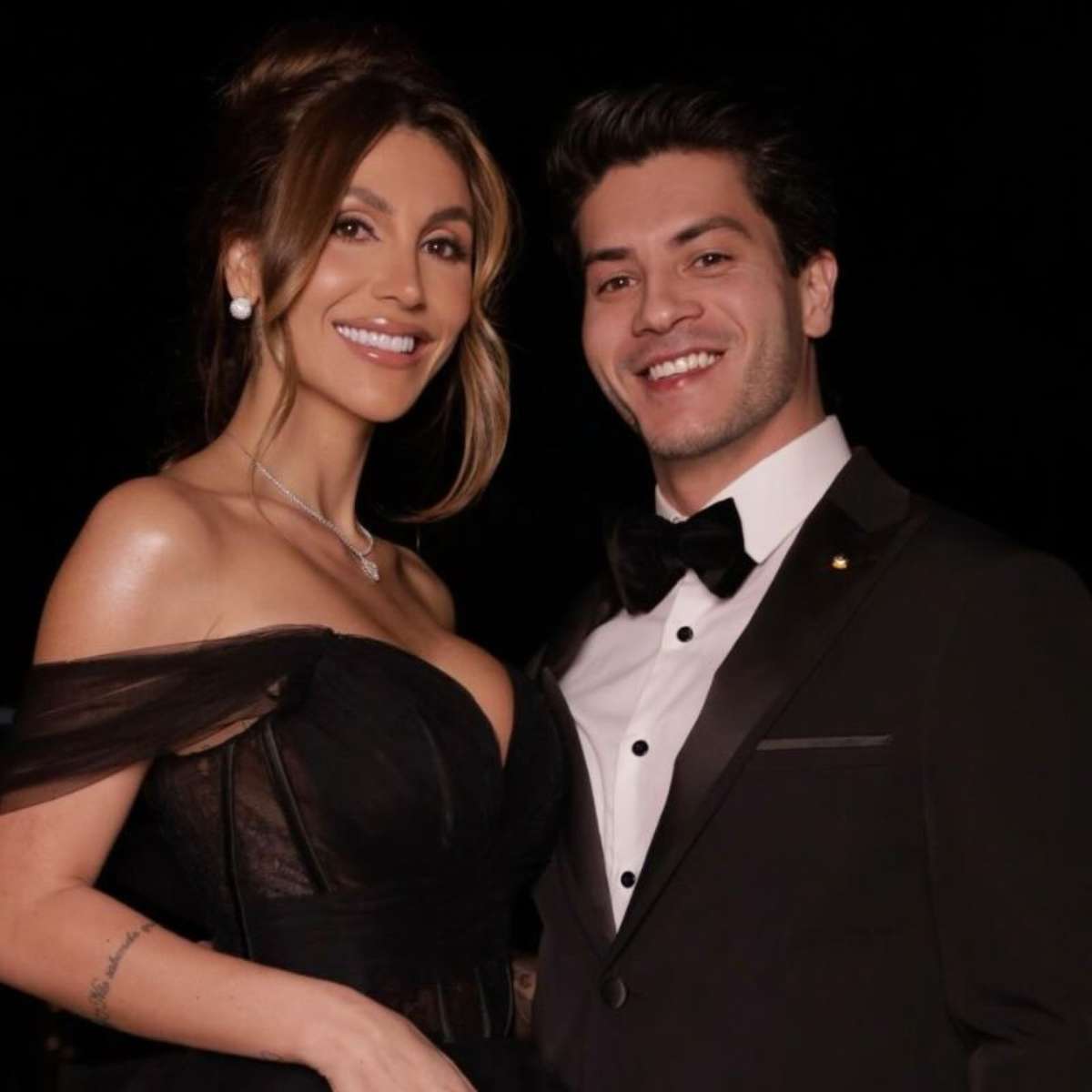 Quem é Jheny Santucci: grávida, ela termina com Arthur Aguiar em meio a crise financeira