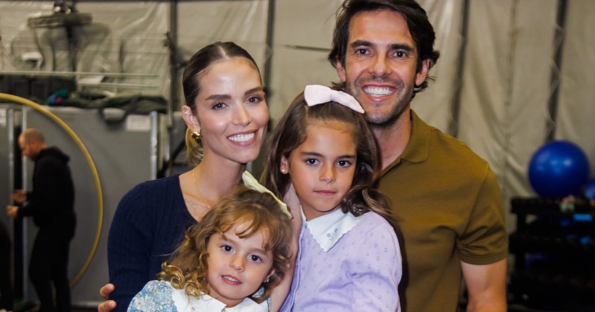 Kaká acompanha espetáculo do Cirque du Soleil com a esposa e as filhas em São Paulo
