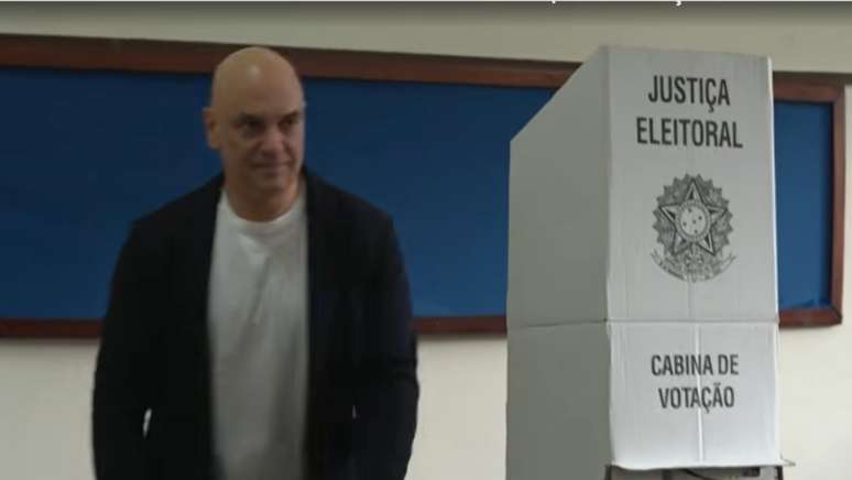 Moraes, Medonça, Nunes Marques, autoridades e políticos vão às urnas neste domingo