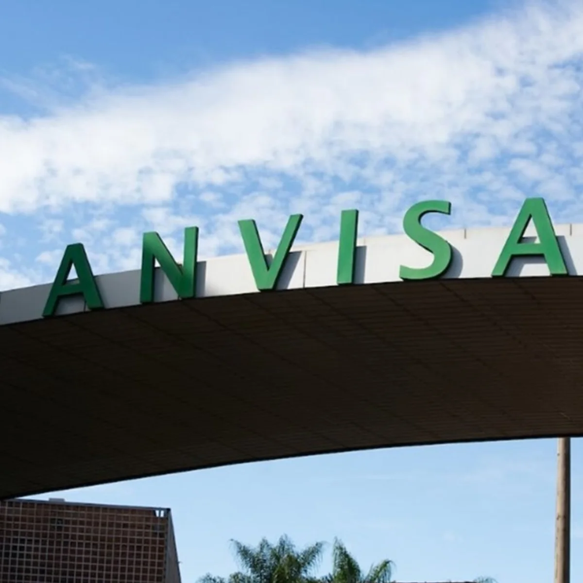 Anvisa suspende comercialização de medicamentos em distribuidora no DF