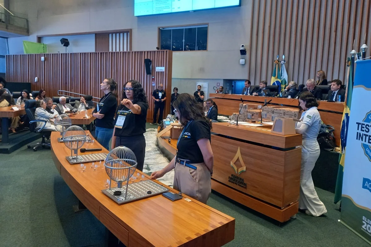 Sorteio de urnas para teste de integridade do TRE-DF
