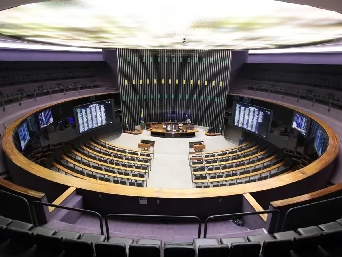 "OAB da Medicina": um dia antes de MP caducar, Câmara aprova proposta