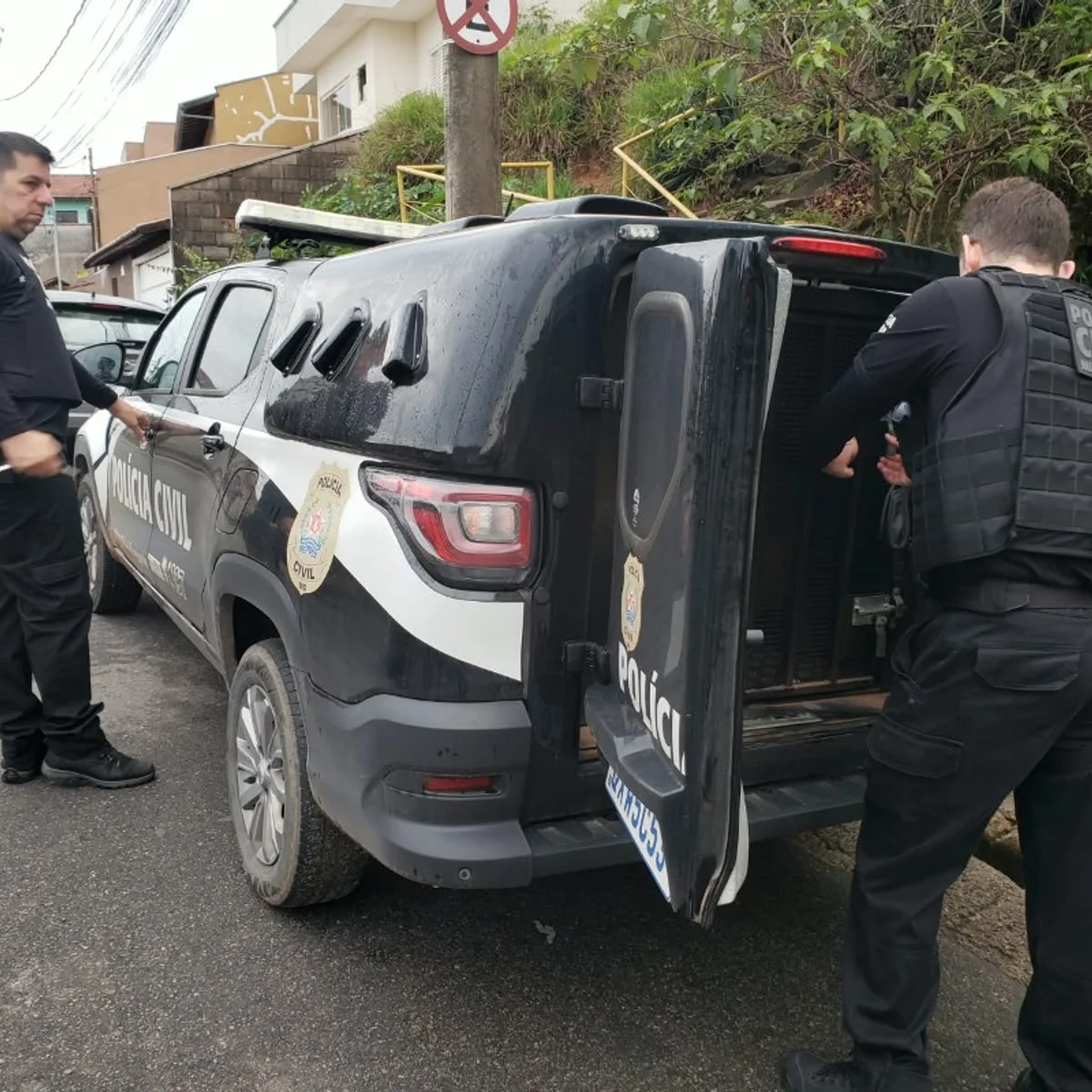 Polícia prende três suspeitos de matar homem a golpes de taco em MG