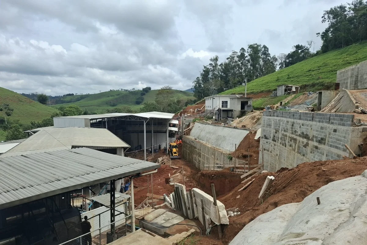MG: dois morrem soterrados em obra de contenção de talude em Maripá