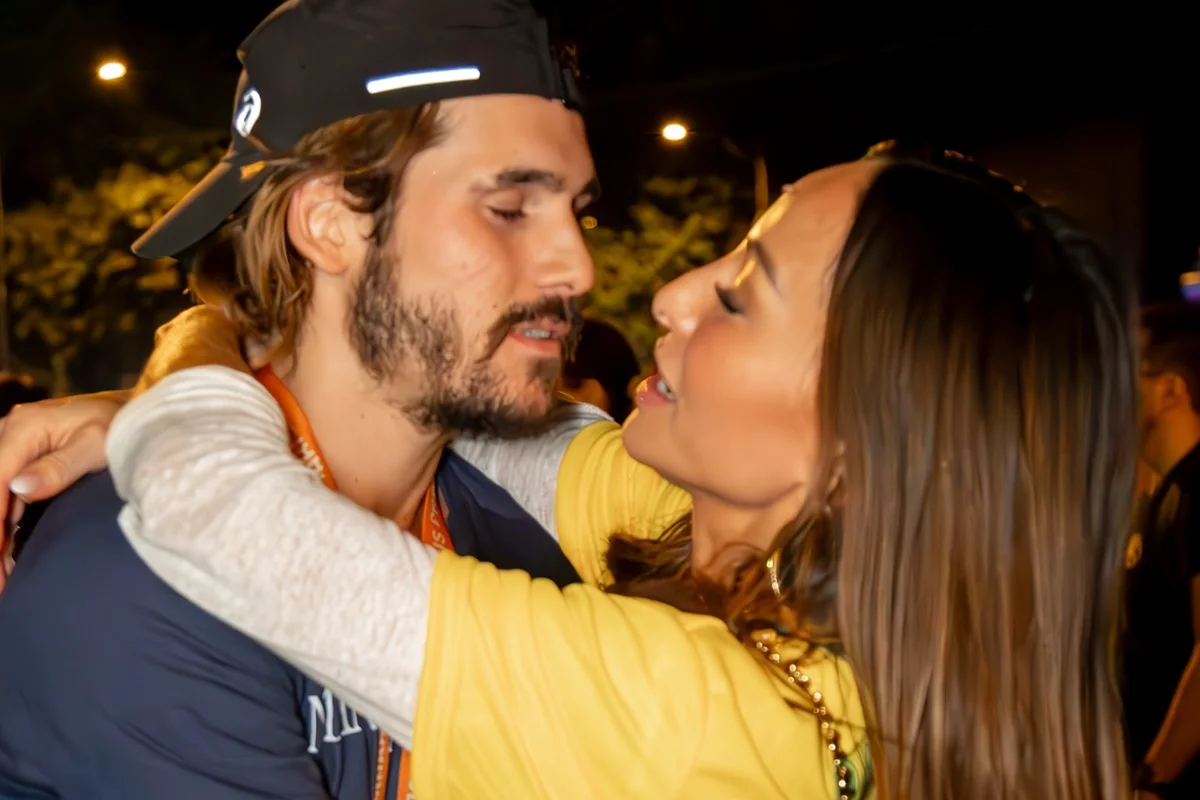Sabrina Sato mostra "papo" de Nicolas Prattes com o filho: "Ele responde" - Metrópoles