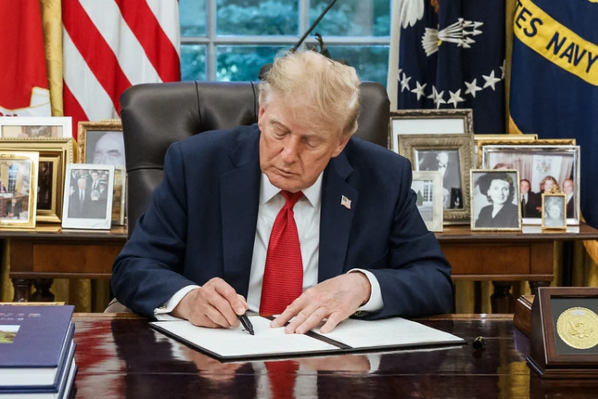 Trump aprova fuzilamento de autor de massacre em base militar dos EUA