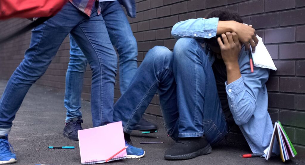 Fi We Children exige legislação contra o bullying diante de preocupações sobre a segurança dos estudantes no Kingston College
