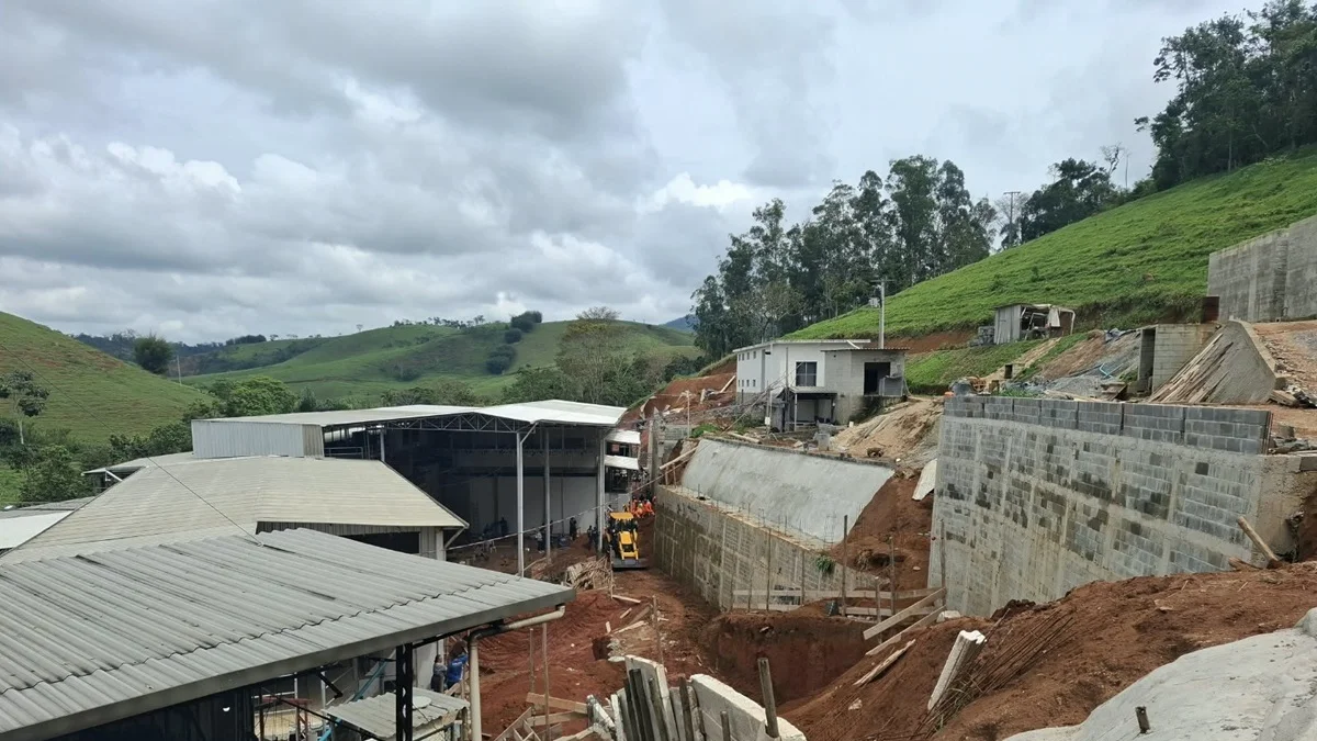 MG: dois morrem soterrados em obra de contenção de talude em Maripá