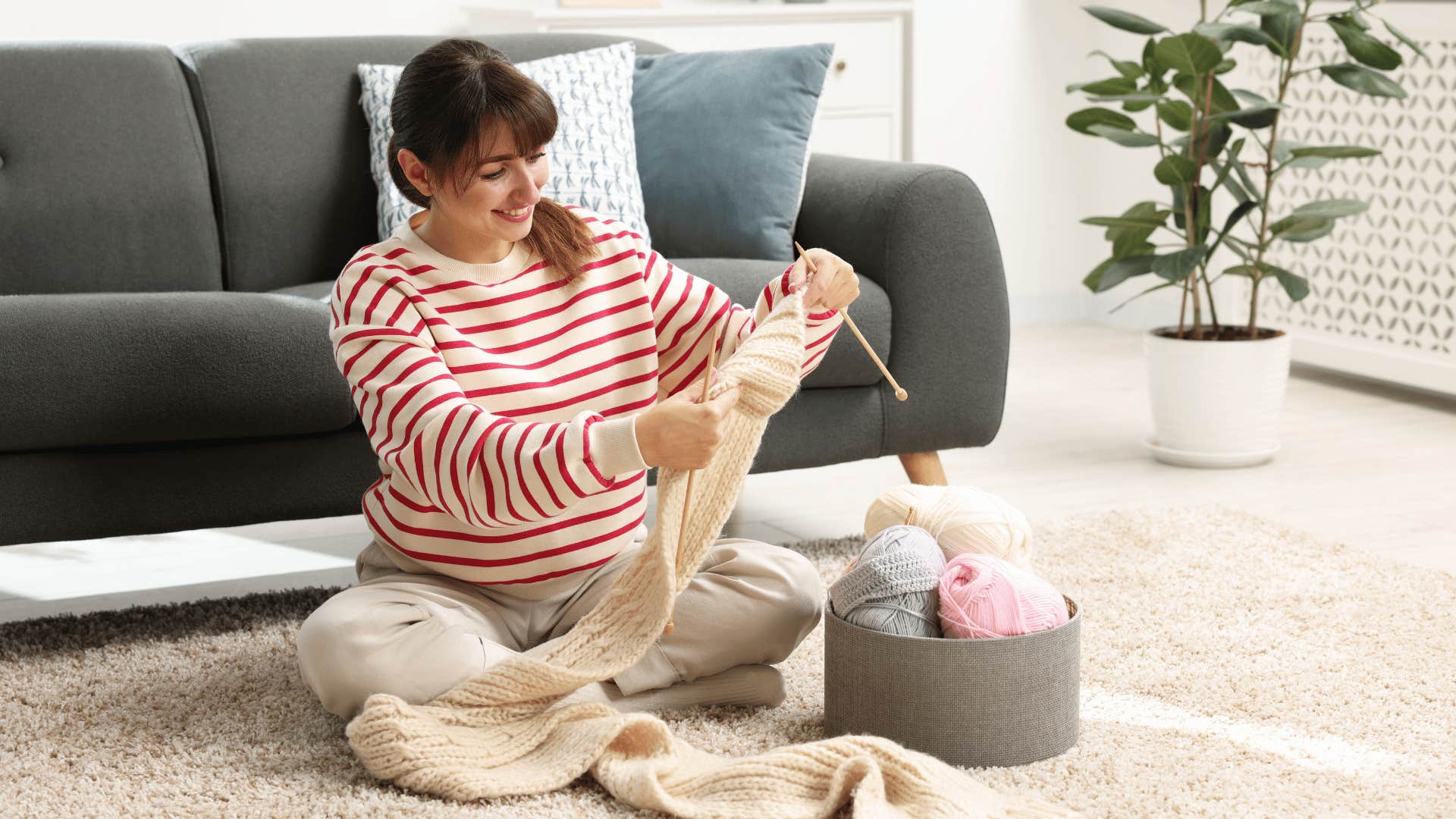 Pessoas que se sentem culpadas por descansar geralmente têm 8 hobbies suaves que ainda parecem produtivos