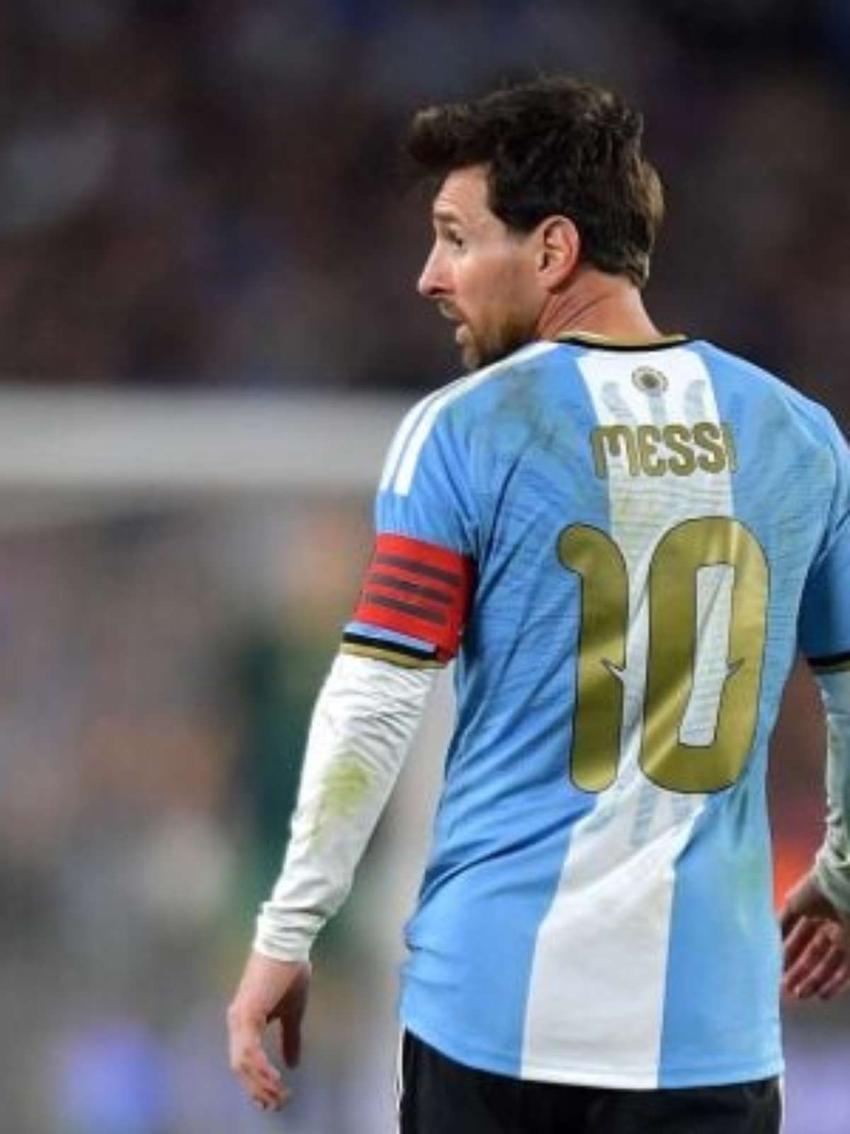Messi se emociona em despedida, relembra o pai e diz: "Foi um orgulho"
