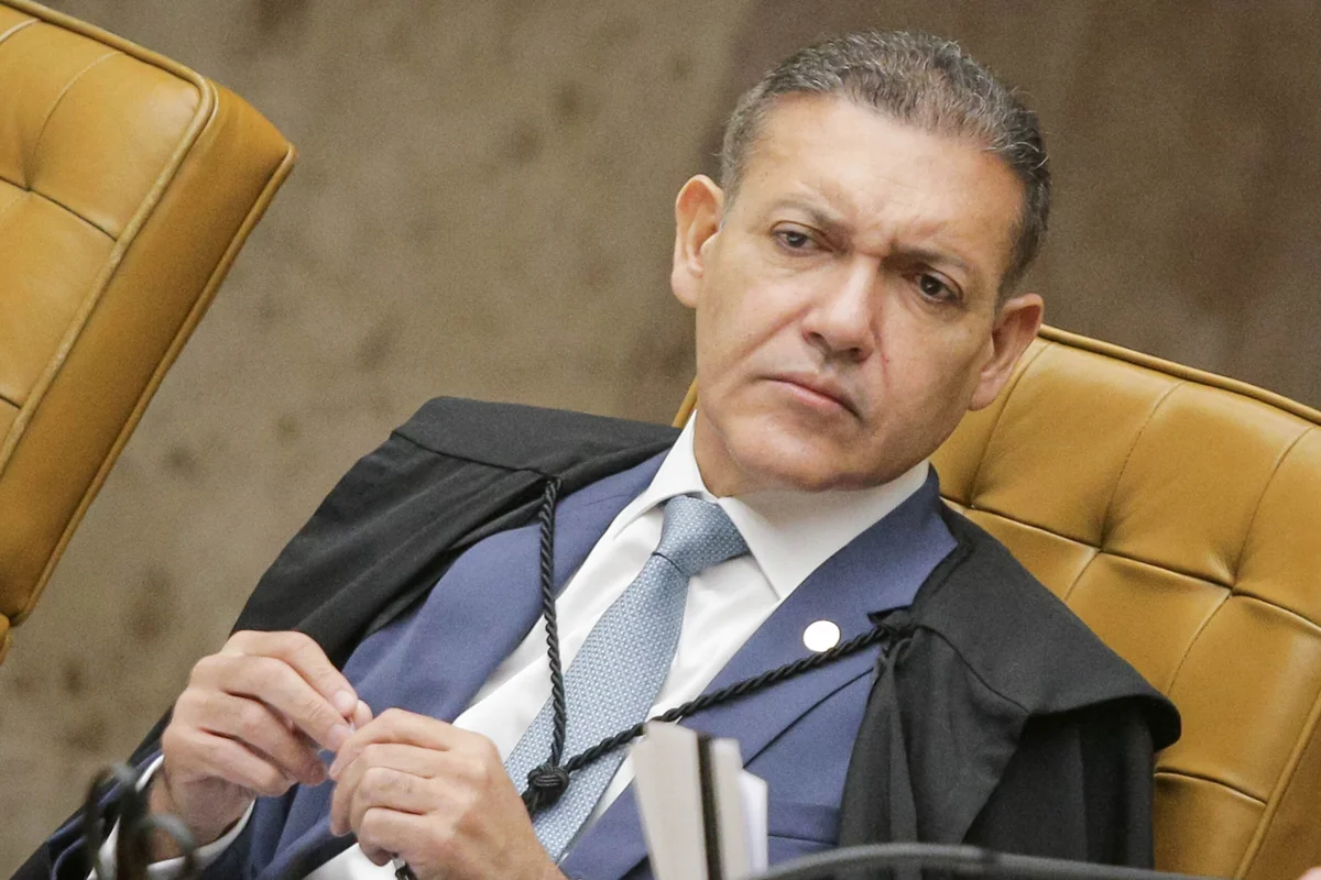 Kassio avalia liberar pedido de soltura de Bolsonaro a Fachin após 2º turno
