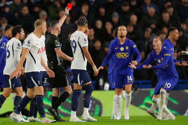 O Tottenham surpreende o Chelsea pela segunda vitória consecutiva na liga enquanto Cole Palmer é expulso