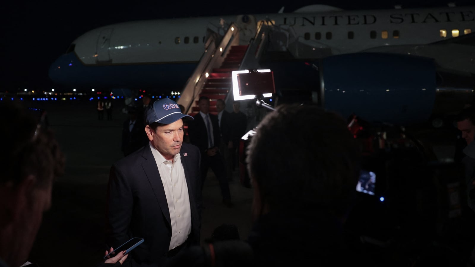 Trump suspendeu temporariamente as sanções à Rússia para 'analisar' o impacto - Rubio