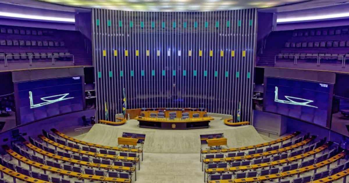 Duas federações e 12 partidos não alcançam cláusula de barreira; lista tem PSOL, Missão e PDT