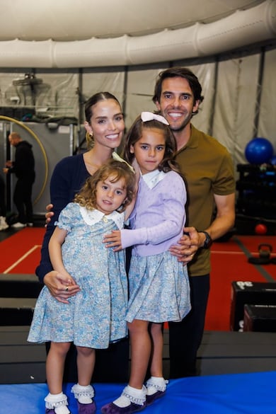 Kaká acompanha espetáculo do Cirque du Soleil com a esposa e as filhas em São Paulo