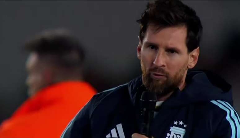 Messi se emociona em despedida, relembra o pai e diz: "Foi um orgulho"