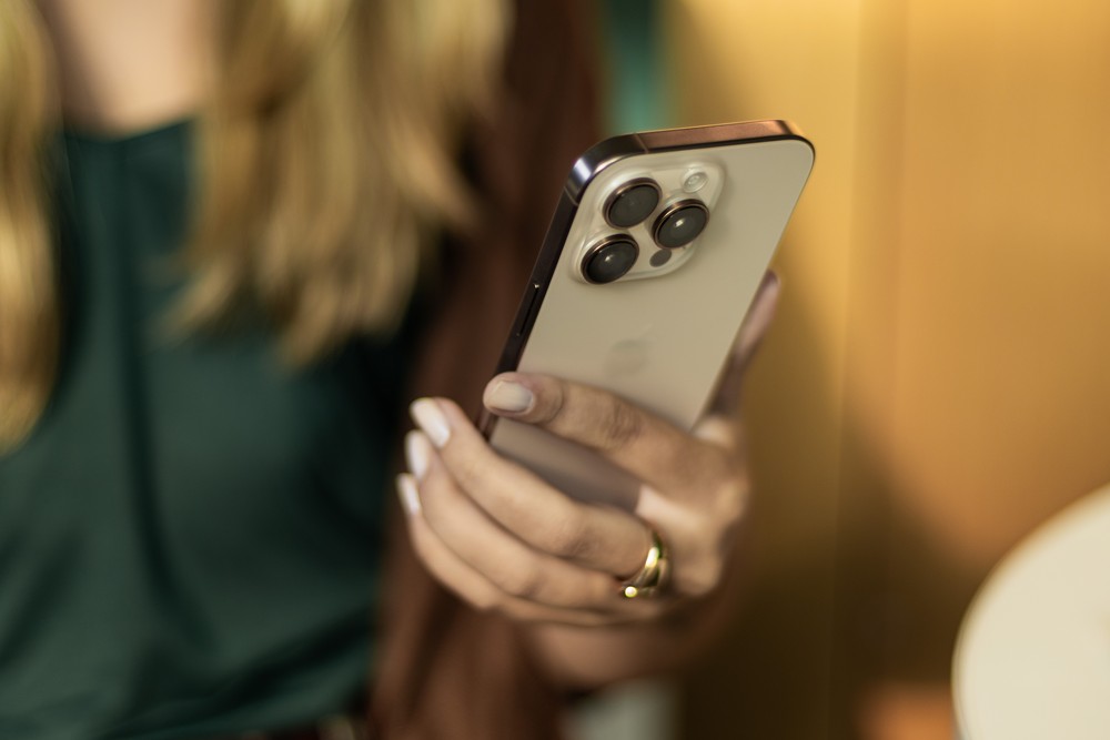 iPhone 16 Pro Max combina tela de 6,9 polegadas, câmera telefoto com zoom óptico de 5x e autonomia de destaque — Foto: Mariana Saguias/TechTudo