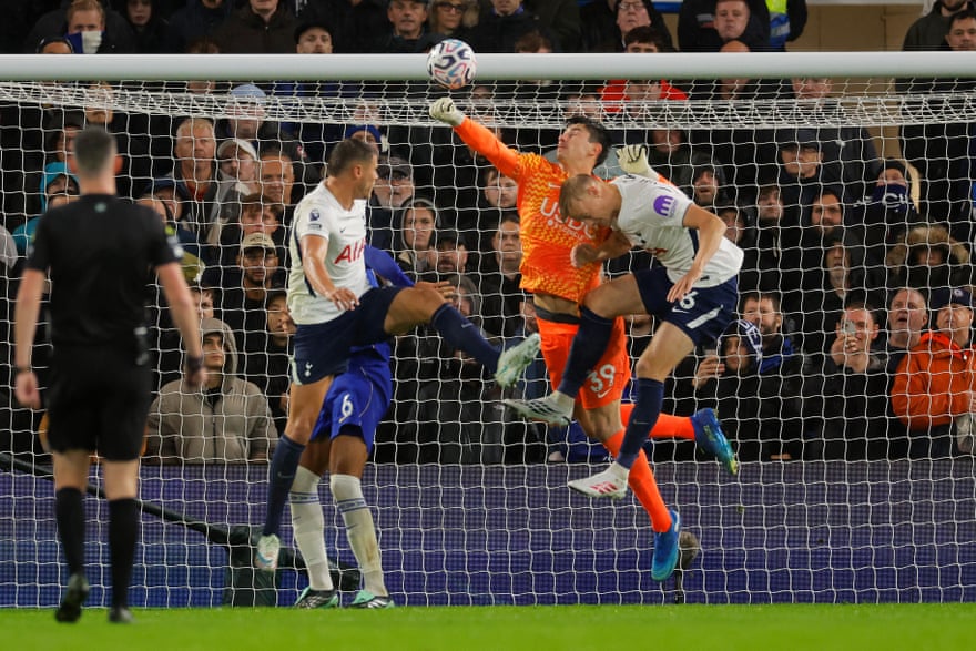 O Tottenham surpreende o Chelsea pela segunda vitória consecutiva na liga enquanto Cole Palmer é expulso